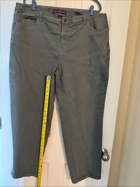 Gloria Vanderbilt Olive-Tone Stretch Straight Jeans